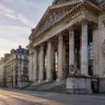 Entrer en bourse à Bruxelles : façade du palais de la Bourse au petit matin