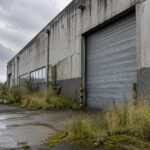 Faillites par région : entrepôt industriel belge à l'abandon
