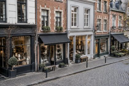 Poids des PME en Belgique : rue commerçante avec plusieurs petites façades de commerces