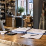 Se lancer comme indépendant : comptoir de commerce belge avec documents administratifs